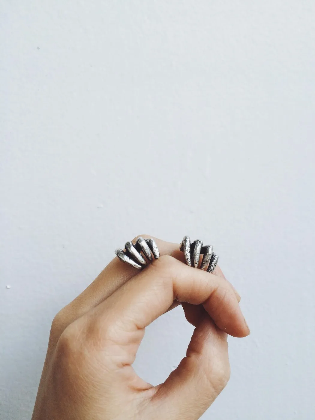 Dovilė Bertulytė hand jewellery jewellery_hands2