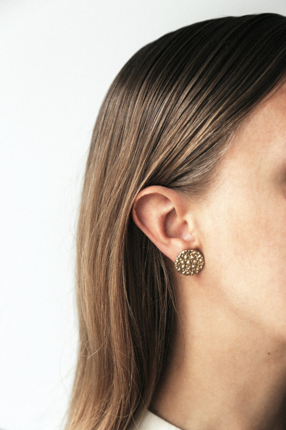 dovile b 9ct gold disc stud earrings