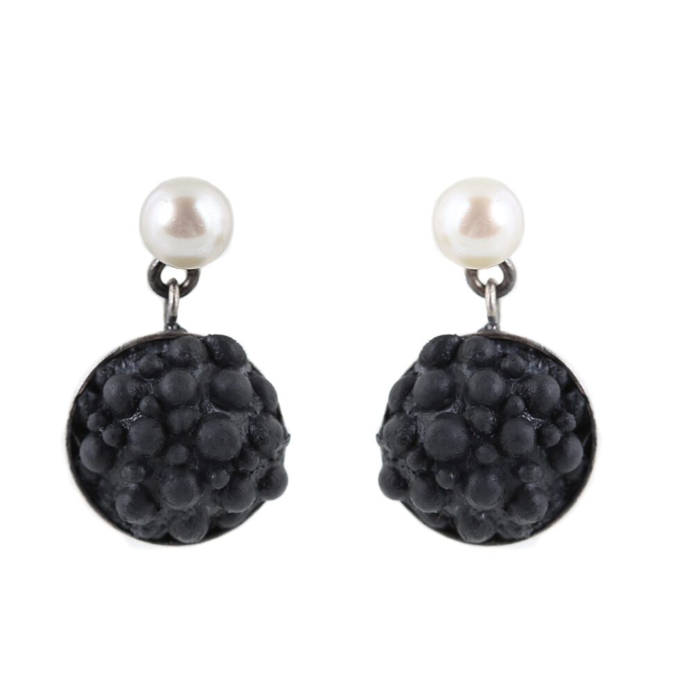 dovile b. / black silicone & pearl earrings